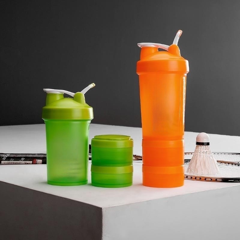 Sports Fitness Plastic Three-Layer Shaker Cup With Pill Box Protein Powder Plastic / 500ml
