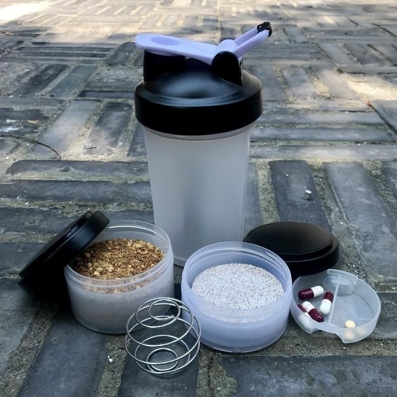 Sports Fitness Plastic Three-Layer Shaker Cup With Pill Box Protein Powder Plastic / 500ml